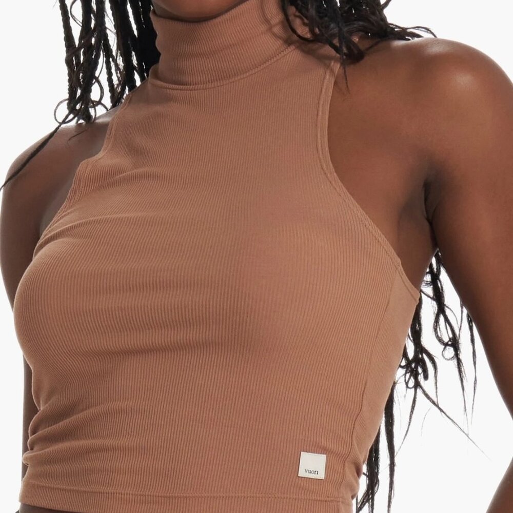 **NEW** Vuori Women's Cove Funnel Neck Rib Knit Cropped Tank, Medium